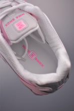 Cargar imagen en el visor de la galería, Shox TL 1308 Metallic Platinum White Pink Foam HV2520-001
