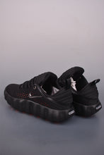 Cargar imagen en el visor de la galería, Nike Mind 002 Black Hyper Crimson Chrome HQ4308-001

