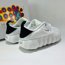 Cargar imagen en el visor de la galería, Nike Mind 002 White and Black Silver Hook HQ4308-004
