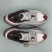 Cargar imagen en el visor de la galería, Adidas XLG MTW Silver Red IH1572
