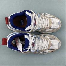 Cargar imagen en el visor de la galería, Nike V2k Run Metallic Silver Gym Red HF5724-061
