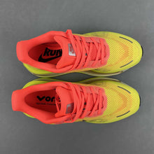 Cargar imagen en el visor de la galería, Nike Vomero Premium Fluorescent Green FN8453-019
