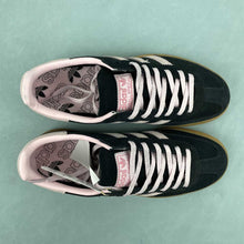 Cargar imagen en el visor de la galería, Adidas Handball Spezial Core Black Clear Pink Gum IE5897
