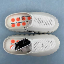 Cargar imagen en el visor de la galería, Nike Mind 001 Slide Light Bone Hyper Crimson Buff Chrome HQ4307-002
