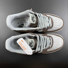 Cargar imagen en el visor de la galería, Akira x Air Force 1 07 Low Mocha Black Gray DC3366-323
