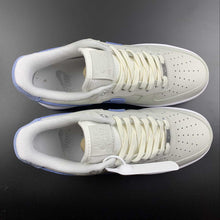 Cargar imagen en el visor de la galería, Air Force 1 Low LXX Summit White University Blue DX1193-100
