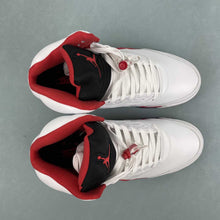 Cargar imagen en el visor de la galería, Air Jordan 5 Retro Fire Red Black Tongue HQ7978-101
