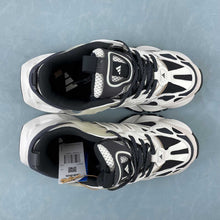 Cargar imagen en el visor de la galería, Adidas XLG Runner Deluxe Beige Black JR0577
