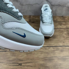 Cargar imagen en el visor de la galería, Air Max 1 City Pack London Smoke Grey Valerian Blue CV1639-001
