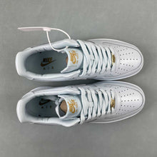 Cargar imagen en el visor de la galería, Air Force 1 07 Low Glacier Blue Gum Yellow Metallic Gold HF4933-400
