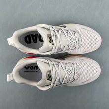 Cargar imagen en el visor de la galería, Nike Zoom Vomero 18 Whie Red HM6803-001
