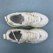Cargar imagen en el visor de la galería, Nike V2k Run Pale Ivory HQ1512-110
