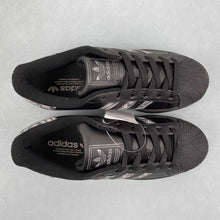 Cargar imagen en el visor de la galería, Adidas Superstar 2 Black Snakeskin Reflective JP6058
