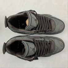 Cargar imagen en el visor de la galería, Kaws x Air Jordan 4 Retro Black 930155-001

