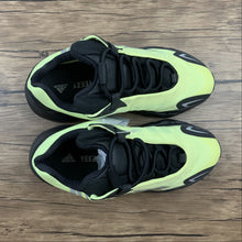 Cargar imagen en el visor de la galería, Adidas Yeezy Boost 700 MNVN Phopho FV4443
