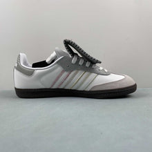 Cargar imagen en el visor de la galería, Adidas Samba OG PandaPrank Silver Gray IG1025
