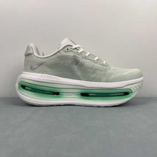 Cargar imagen en el visor de la galería, Nike Vomero Premium Barely Green HM5973-300
