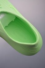 Cargar imagen en el visor de la galería, Nike ReactX Rejuven8 Barely Volt HV5062-700
