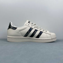 Cargar imagen en el visor de la galería, Adidas Superstar x Bape HS3077
