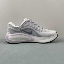 Cargar imagen en el visor de la galería, Nike Journey Run Summit White Barely Grape FJ7765-100
