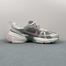 Cargar imagen en el visor de la galería, Nike V2k Run Pink Foam HQ4046-001
