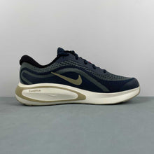 Cargar imagen en el visor de la galería, Nike Journey Run Armory Navy Green Strike Pale Ivory Desert Khaki FN0228-403
