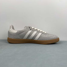 Cargar imagen en el visor de la galería, Adidas Samba OG Silver Metallic Sand KI6264
