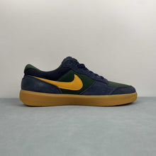 Cargar imagen en el visor de la galería, SB Force 58 Midnight Navy Fir Gum Light Brown University Gold DV5477-402
