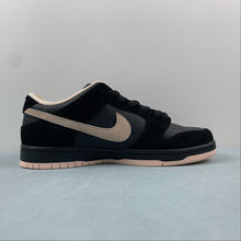 Cargar imagen en el visor de la galería, SB Dunk Low Black Coral Wash BQ6817-003
