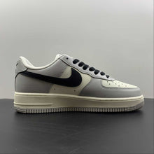 Cargar imagen en el visor de la galería, Air Force 1 07 Low Soot White Gray Black Metallic Gold DO7417-991
