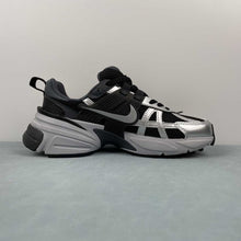 Cargar imagen en el visor de la galería, Nike V2k Run Black Metallic Silver-Anthracite FD0736-005
