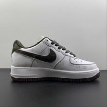 Cargar imagen en el visor de la galería, LV x Air Force 1 07 Low White Brown Metallic Gold BS8805-601
