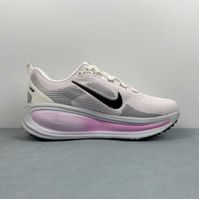 Cargar imagen en el visor de la galería, Nike Zoom Vomero 18 Sail White Pink Purple Extravagante Pink Metallic Silver IM2503-133
