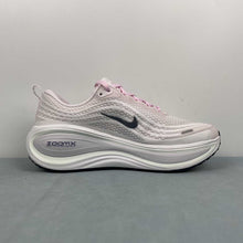 Cargar imagen en el visor de la galería, Nike Zoom Vomero PLUS Pearl Pink Barely Green Navy HV8154-606
