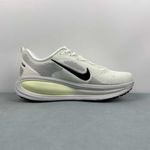 Cargar imagen en el visor de la galería, Nike Zoom Vomero 18 Summit White Black Varely Volt HM6803-107
