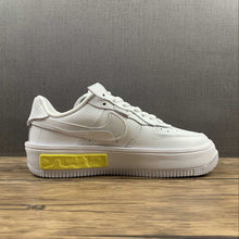 Cargar imagen en el visor de la galería, Air Force 1 FONTANKA Photon Dust Opti Yellow Summit White DA7024-101
