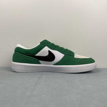 Cargar imagen en el visor de la galería, SB Force 58 Pine Green White DV5477-300
