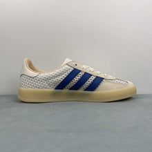 Cargar imagen en el visor de la galería, Adidas Gazelle Indoor Off White Focus Blue Warm Vanilla JH5419
