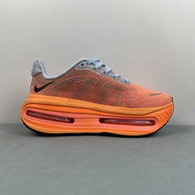 Cargar imagen en el visor de la galería, Nike Vomero Premium Orange FN8453-018

