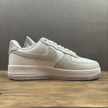 Cargar imagen en el visor de la galería, NBA x Air Force 1 07 Low White Gray Red AA6902-201
