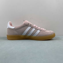 Cargar imagen en el visor de la galería, Adidas Gazelle Indoor Sandy Pink Cloud White Gum IH5484
