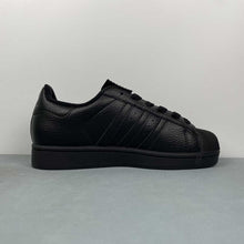 Cargar imagen en el visor de la galería, Adidas Superstar 2 Berlin Core Black Carbon JQ3225
