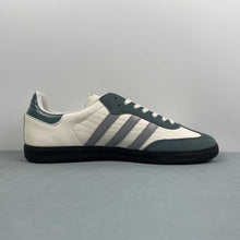 Cargar imagen en el visor de la galería, Adidas Samba OG Samba 49 Off White Halo Silver Gold Metallic JP9222
