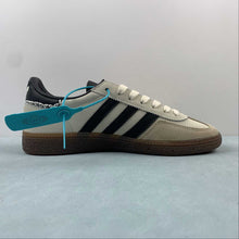 Cargar imagen en el visor de la galería, Adidas Handball Spezial Wonder White Core Black Magic Beige IE3698
