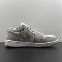 Cargar imagen en el visor de la galería, Air Jordan 1 Low SE Lt Iron Ore White Atmosphere DQ6076-001
