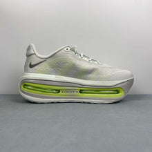 Cargar imagen en el visor de la galería, Nike Vomero Premium Moon FN8453-010
