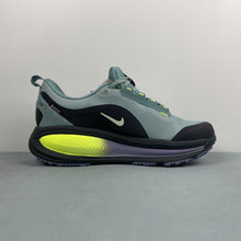 Cargar imagen en el visor de la galería, Nike Zoom Vomero 18 GTX Seaweed Cannon Volt Barely Volt HQ7001-300
