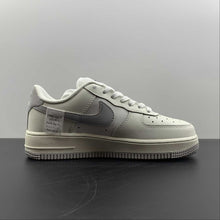 Cargar imagen en el visor de la galería, Air Force 1 07 Low Silver Snow FB1839-333
