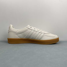 Cargar imagen en el visor de la galería, Adidas Gazelle x Supreme White White Red Gum SC9207-723

