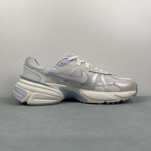 Cargar imagen en el visor de la galería, Nike V2k Run White Sky Blue Silver FD0736-009
